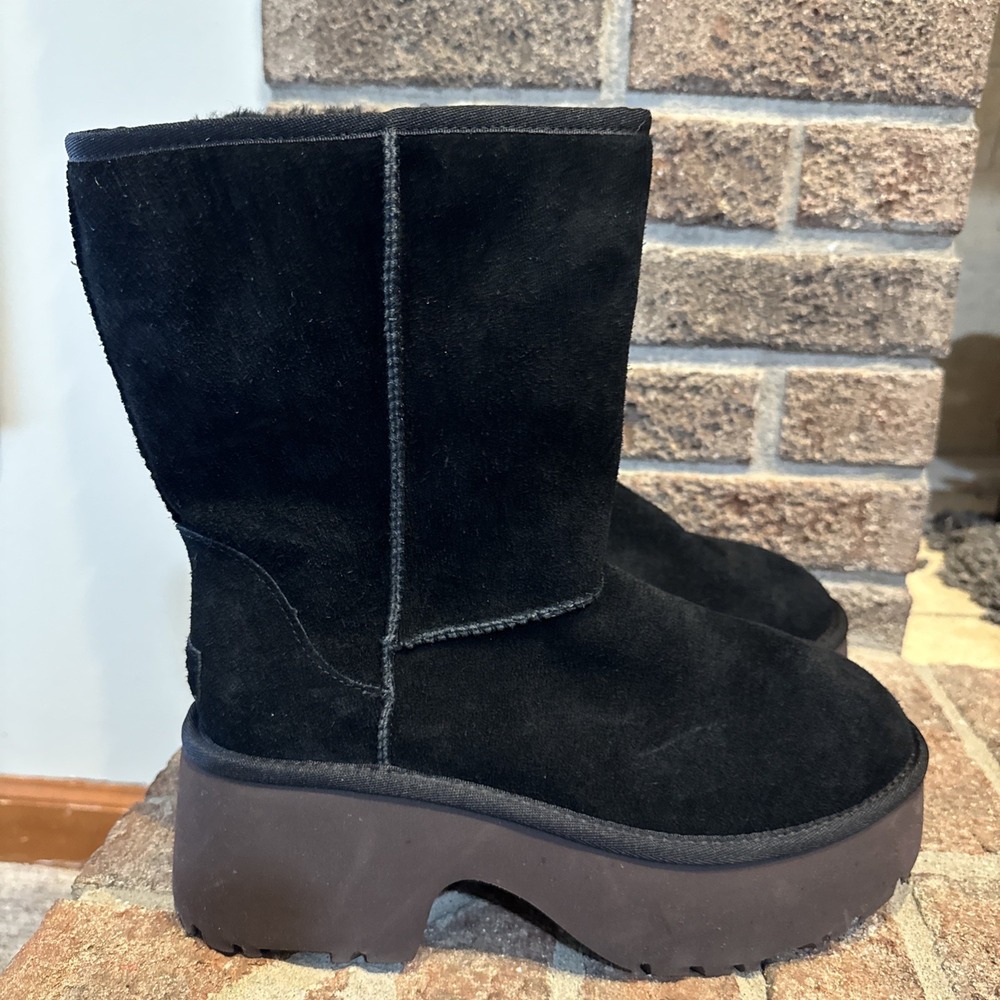 UGG Women's Short New Heights Black Suede / UGGplush Fur Boots Size 10 #618